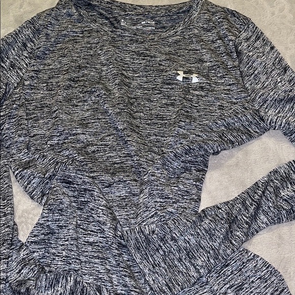 Under Armour Tops - Under Armour long sleeve
